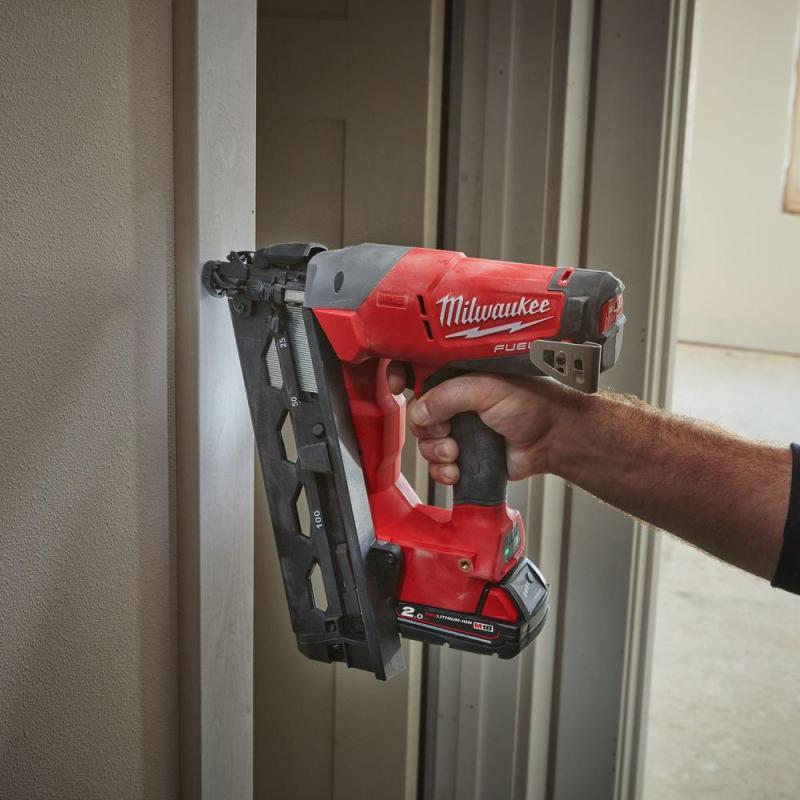 M18 CN16GA-202X - Gwoździarka 18 V 16GA, 2.0 Ah, FUEL™, w walizce z 2 akumulatorami i ładowarką