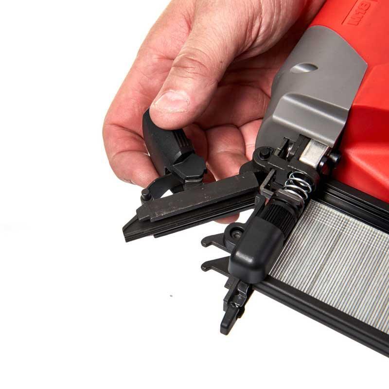 M18 CN18GS-0X - Gwoździarka 18 V 16GA, FUEL™, w walizce, bez wyposażenia