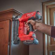 M18 CN18GS-202X - Gwoździarka 18 V 16GA, FUEL™, w walizce, z 2 akumulatorami i ładowarką