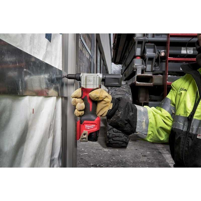 M12 BPRT-201X - Nitownica subkompaktowa 12 V, 2.0 Ah, w walizce, z akumulatorem i ładowarką