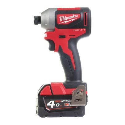 M18 CBLID-402C - Bezszczotkowa kompaktowa zakrętarka udarowa 1/4" HEX 18 V, z 2 akumulatorami i ładowarką