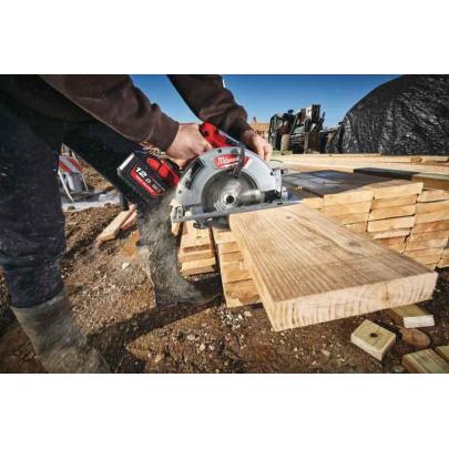 M18 FCS66-121C - Pilarka tarczowa do drewna i tworzyw sztucznych 66 mm, 18 V, 12.0 Ah, FUEL™, w walizce, z akumulatorem i ładowa