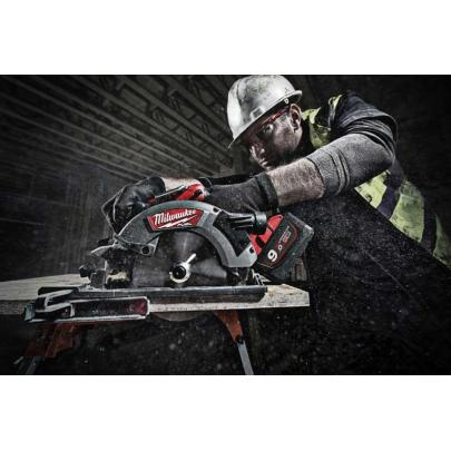 M18 CCS55-902X - Pilarka tarczowa 55 mm, 18 V, 9.0 Ah, FUEL™, z 2 akumulatorami i ładowarką