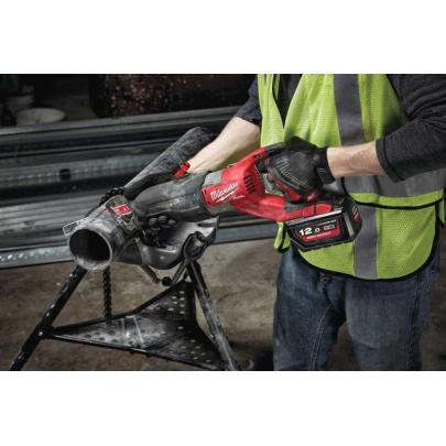 M18 FSX-121C Piła szablasta 18 V, 12.0 Ah, SUPER SAWZALL™, FUEL™, w walizce, z akumulatorem i ładowarką
