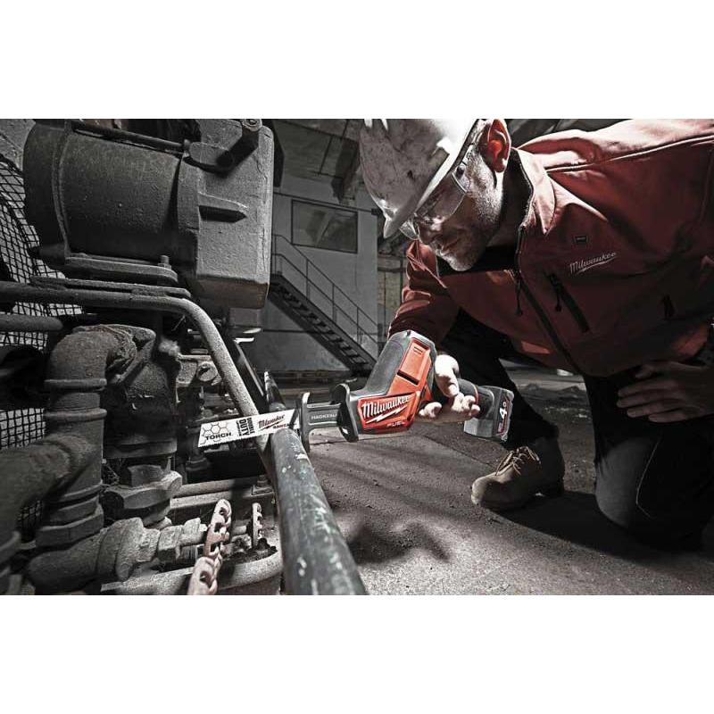 M12 CHZ-402C - Subkompaktowa piła szablasta 12 V, 4.0 Ah, HACKZALL™, FUEL™, z 2 akumulatorami i ładowarką