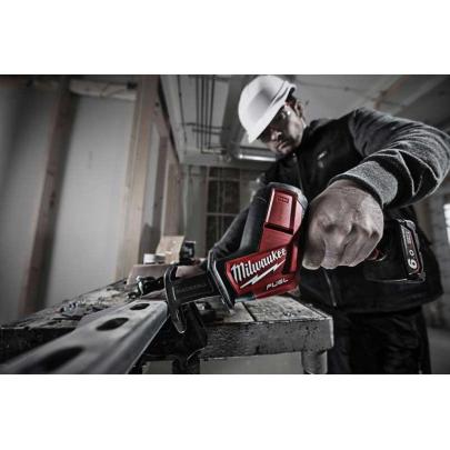M12 CHZ-602X - Subkompaktowa piła szablasta 12 V, 6.0 Ah, HACKZALL™, FUEL™, z 2 akumulatorami i ładowarką
