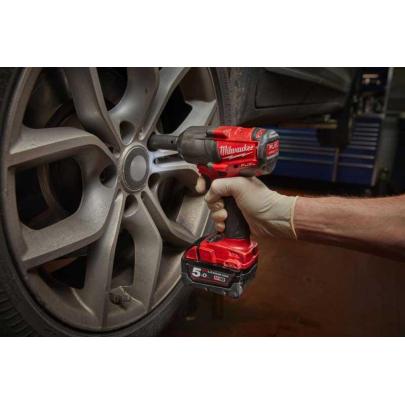 M18 FMTIWF12-502X - Klucz udarowy 1/2", 610 Nm, 18 V, 5.0 Ah, FUEL™, w walizce, z 2 akumulatorami i ładowarką