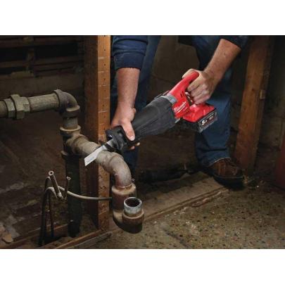 M18 CSX-502X - Piła szablasta 18 V, 5.0 Ah, SAWZALL®, FUEL™, w walizce, z 2 akumulatorami i ładowarką