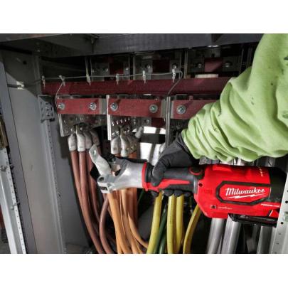 M18 HDCT-202C - Hydrauliczna zaciskarka bezmatrycowa 18 V, 2. 0 Ah, FORCE LOGIC™, w walizce, z 2 akumulatorami i ładowarką