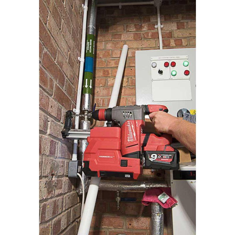 M18 CHPXDE-502C - High performance SDS-Plus hammer with dedicate dust extractor 18 V, 5.0 Ah, FUEL™