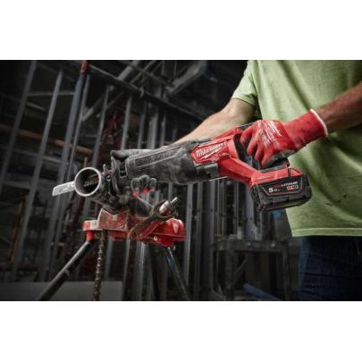 M18 ONEFSZ-502X - Piła szablasta 18 V, 5.0 Ah, SAWZALL®, ONE-KEY™, w walizce, z 2 akumulatorami i ładowarką