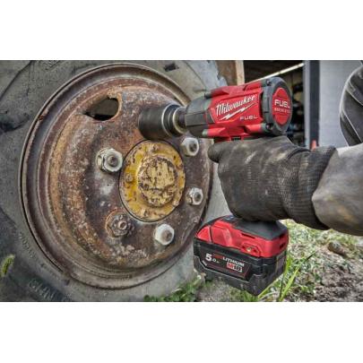 M18 FMTIW2F12-502X - Klucz udarowy 1/2", 745 Nm, 18 V, 5.0 Ah, FUEL™, w walizce, z 2 akumulatorami i ładowarką