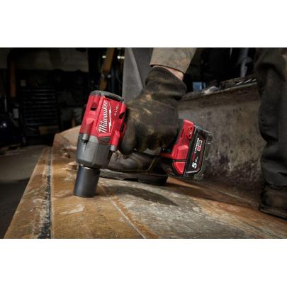 M18 FMTIW2F38-0X - Klucz udarowy 3/8", 745 Nm, 18 V, FUEL™, w walizce, bez wyposażenia