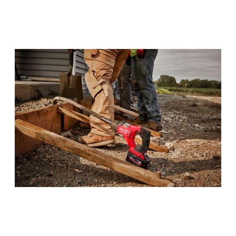 M18 FCVN12-551 - Igłowy wibrator do betonu z wałkiem 1,2 m, 18 V, 5.5 Ah, FUEL™, z akumulatorem i ładowarką