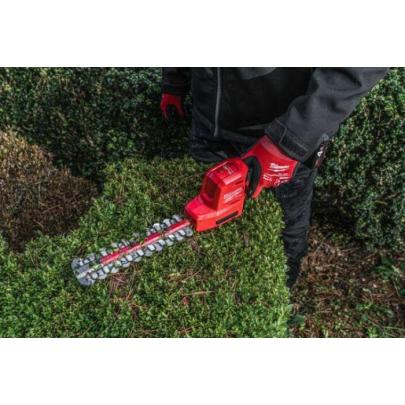 M12 FHT20-402 - Nożyce do żywopłotu 20 cm, 12 V, 4.0 Ah, FUEL™, z 2 akumulatorami i ładowarką