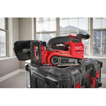 M18 FBTS75-552X - Szlifierka taśmowa 75 mm, 18 V, FUEL™, 5.5 Ah, w walizce, z 2 akumulatorami i ładowarką