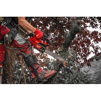 M18 FTHCHS30-802 - Piła łańcuchowa z górnym uchwytem, dł. prowadnicy 30 cm, 18 V, 8.0 Ah, FUEL™, z 2 akumulatorami i ładowarką