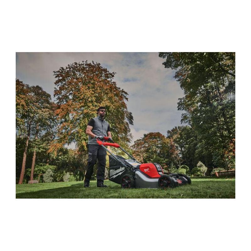 M18 F2LM46-802 - Kosiarka z napędem 46 cm, 18 V, 8.0 Ah, FUEL™, z 2 akumulatorami i ładowarką