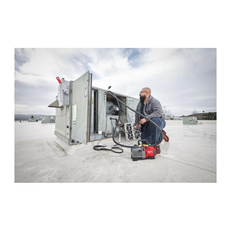 M18 FVP5-801 - Pompa próżniowa 5 cfm, 18 V, 8.0 Ah, FUEL™, z akumulatorem i ładowarką M18 FVP5-801 - Pompa próżniowa 5 cfm, 18 V, 8.0 Ah, FUEL™, z akumulatorem i ładowarką