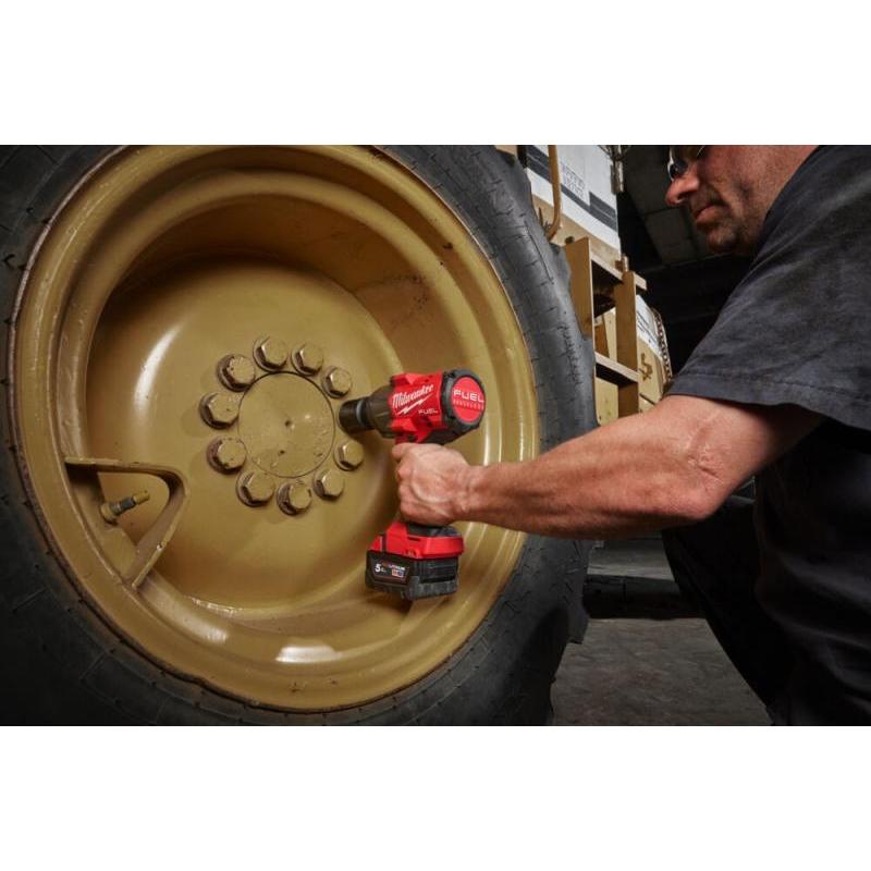 M18 FHIW2F12-502X - Klucz udarowy 1/2", 2034 Nm, 18 V, 5.0 Ah, FUEL™, w walizce, z 2 akumulatorami i ładowarką