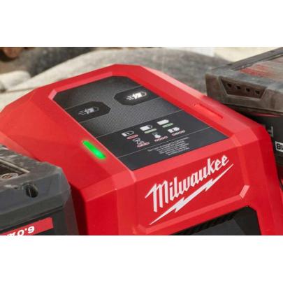 M18 DBSC - Super ładowarka z podwójnym gniazdem M18™, 18 V, 2.0, 4.0, 5.0, 3.0, 5.5, 8.0, 12.0, 6.0 Ah