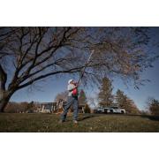 M18 BLTS-551 - Sekator teleskopowy do gałęzi 18 V, 5.5 Ah, FUEL™, z akumulatorem i ładowarką