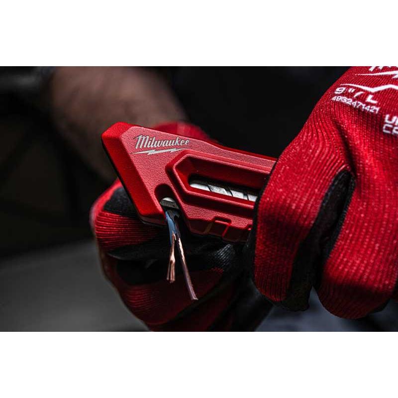 4932501777 - Multi-functional compact utility knife