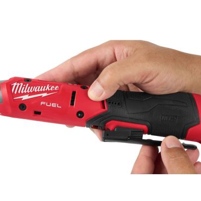 M12 FIR14G2-252B - Grzechotka 1/4", 12 V, 2,5 Ah, FUEL™, w torbie, z 2 akumulatorami i ładowarką, 4933498934